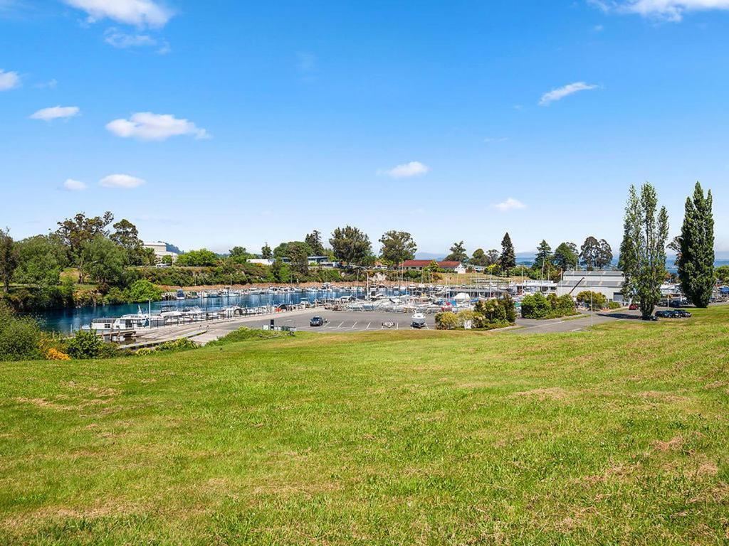 Central Riverside Retreat - Taupo Holiday Home Exteriér fotografie